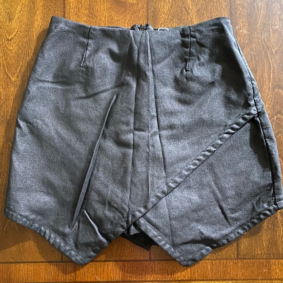La Hearts Pants - LA Hearts Black Short in Small
